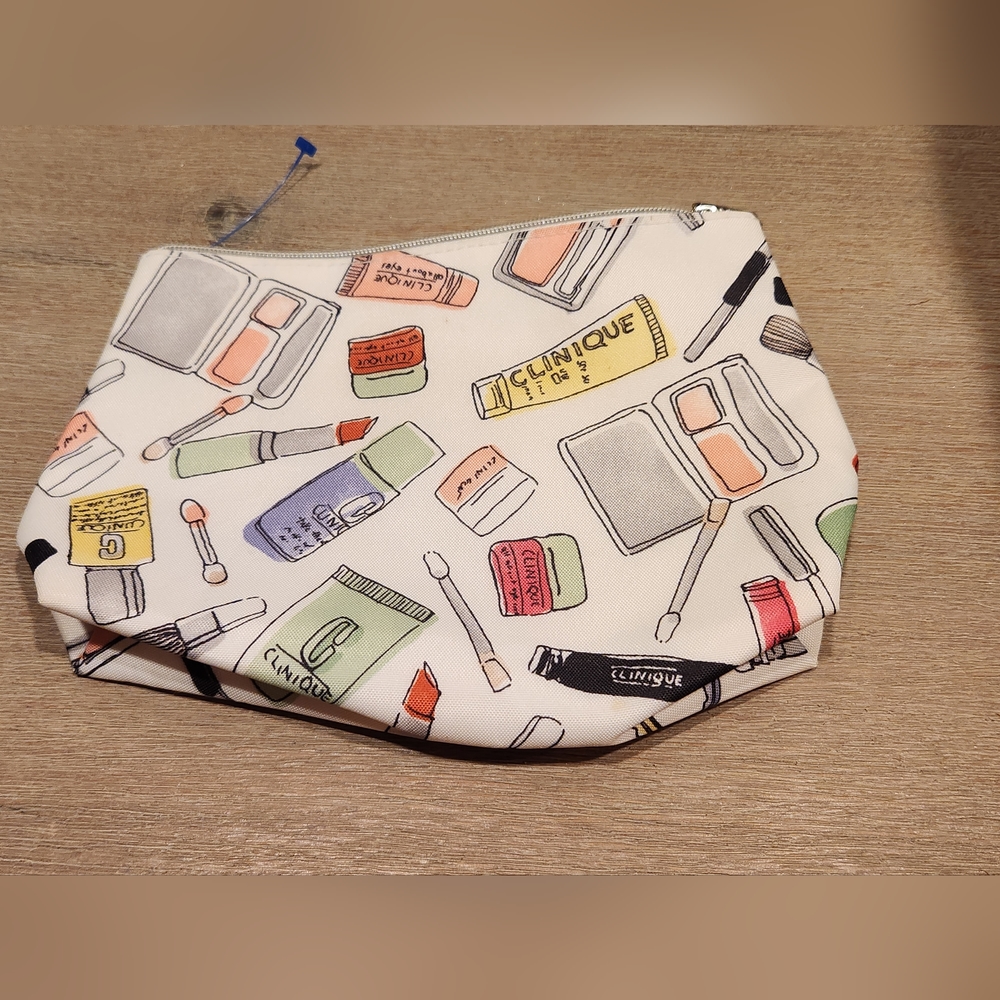 Adorable Clinique Makeup Bag.